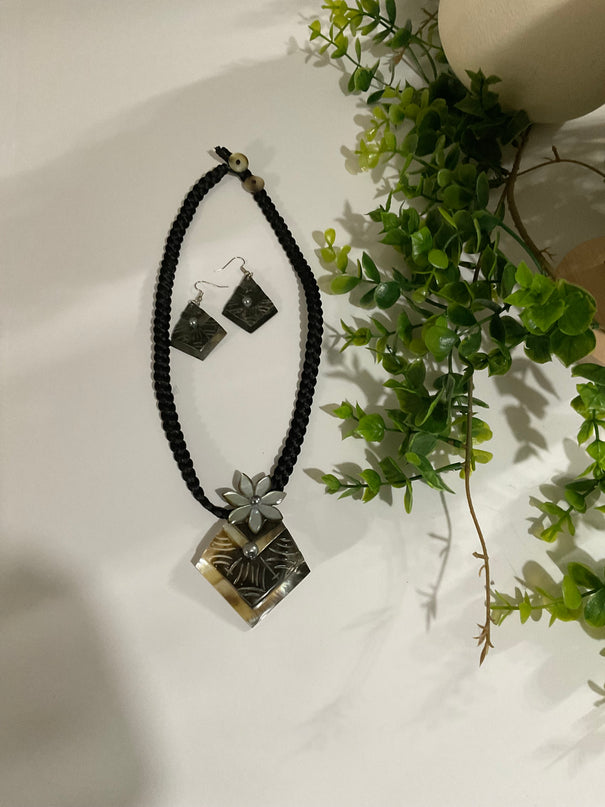 Diamond Pearl Shell Necklace Set