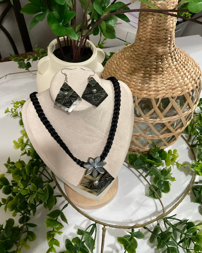 Diamond Pearl Shell Necklace Set