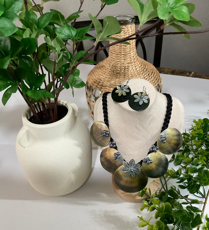 Mother of Pearl Flower Necklace & Earring Set
