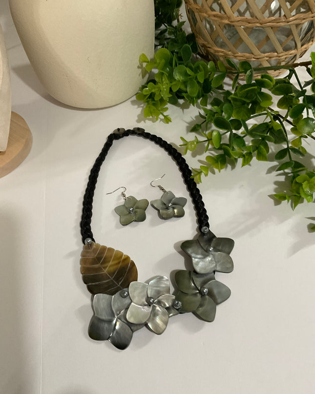 Island Bloom Mother-of-Pearl Jewelry Set