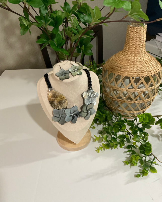 Island Bloom Mother-of-Pearl Jewelry Set