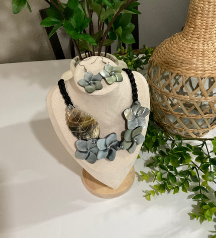 Island Bloom Mother-of-Pearl Jewelry Set