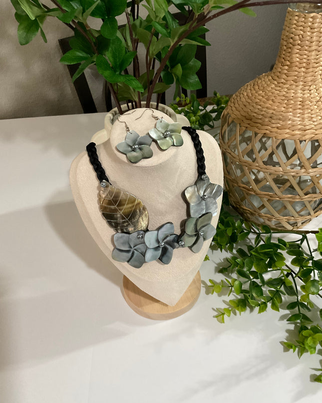 Island Bloom Mother-of-Pearl Jewelry Set